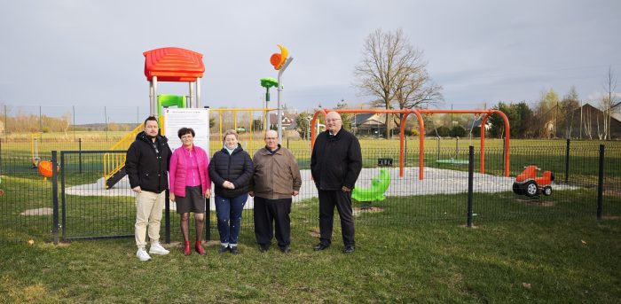 Miniaturka artykułu Plac zabaw przy Domu Strażaka w Otałęży